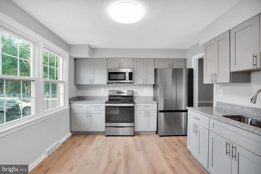 9107 Bowler Dr, Fairfax, VA 22031 - #3
