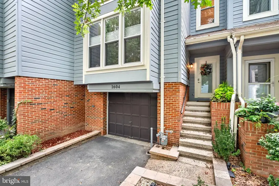 1604 Apricot Ct, Reston, VA 20190 - #2
