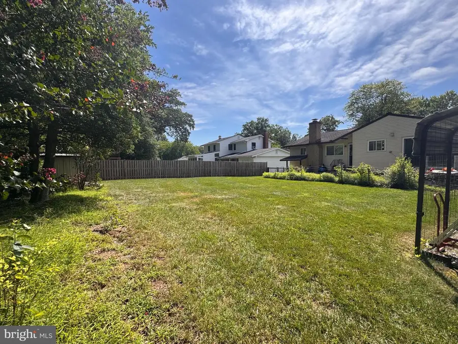 8510 Cottage St, Vienna, VA 22180 - #2