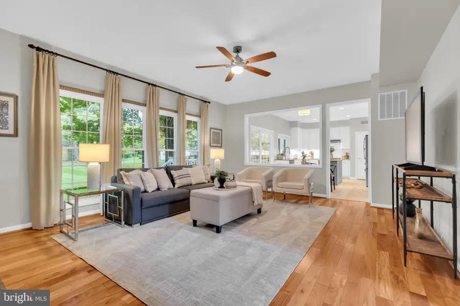 8622 Larkview Ln, Fairfax Station, VA 22039 - #2