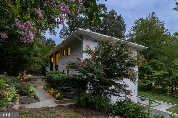 6016 Chesterbrook Rd, MCLEAN, VA 22101