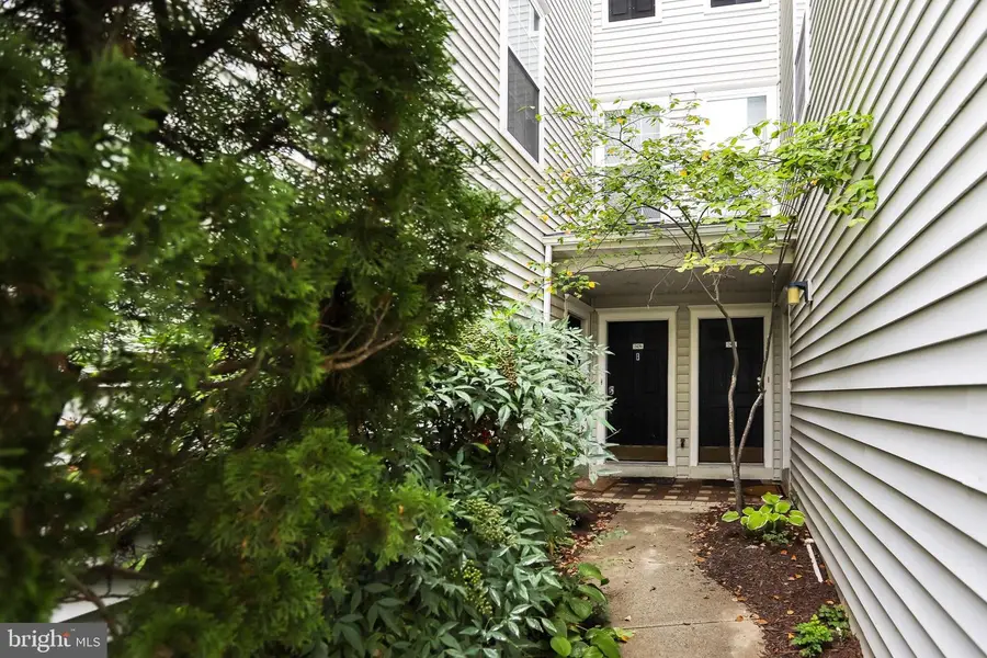 2433 Coopers Branch Ct, Herndon, VA 20171 - #2