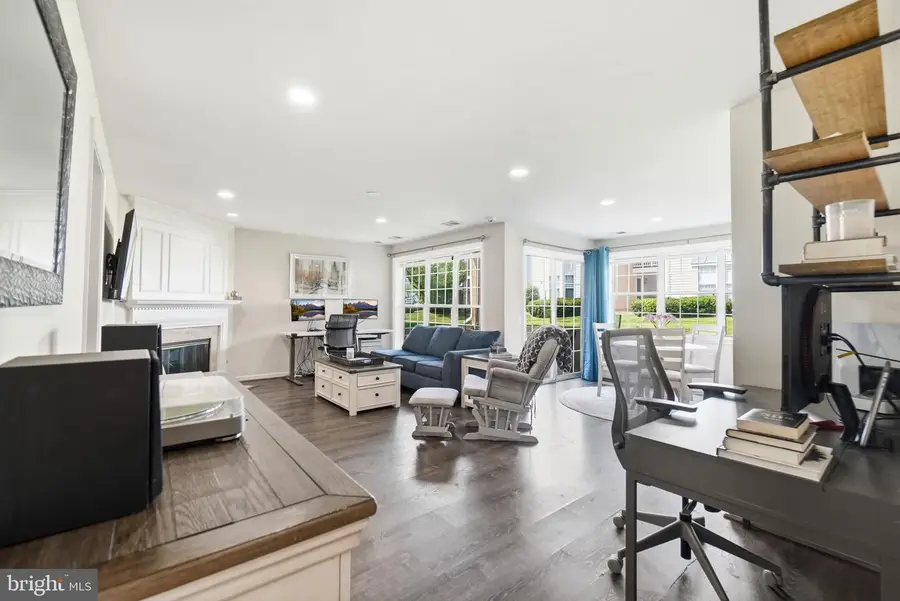 8248 Catbird Cir #101, Lorton, VA 22079 - #3