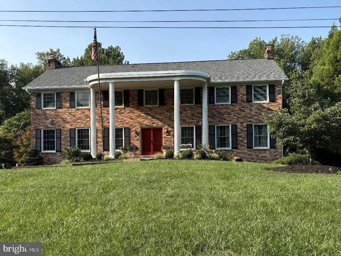 8955 Colesbury Pl, Fairfax, VA 22031 - #1