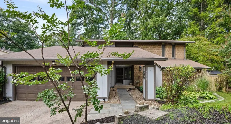 9006 Home Guard Dr, Burke, VA 22015 - #3