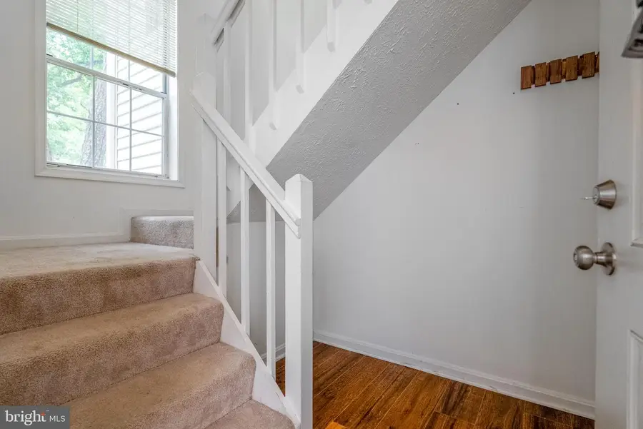 7660 Willow Point Dr, Falls Church, VA 22042 - #3
