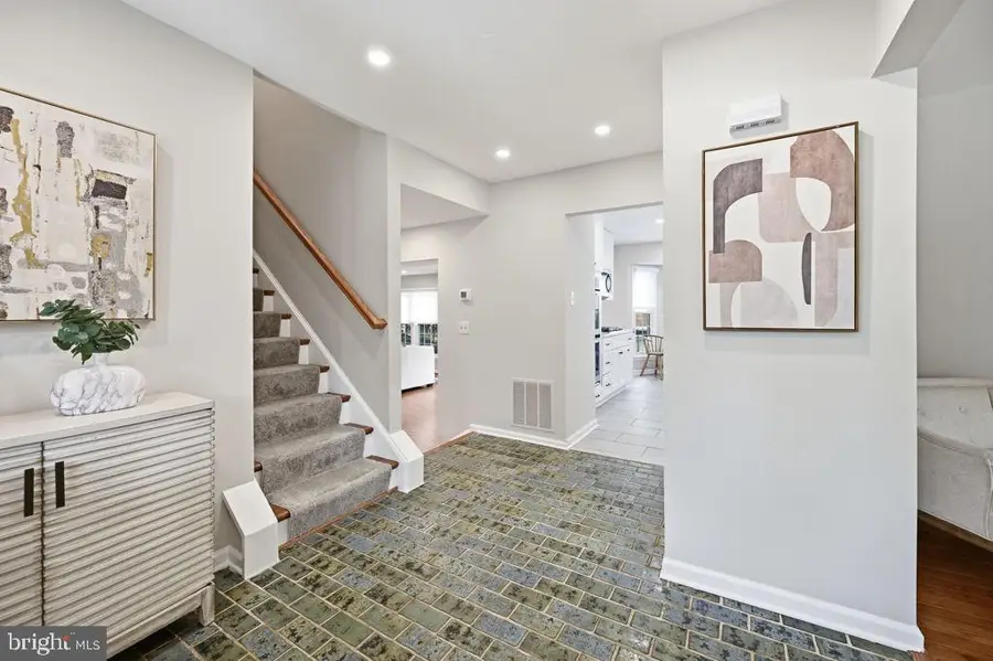 10027 Glenoak Ct, Vienna, VA 22181 - #3