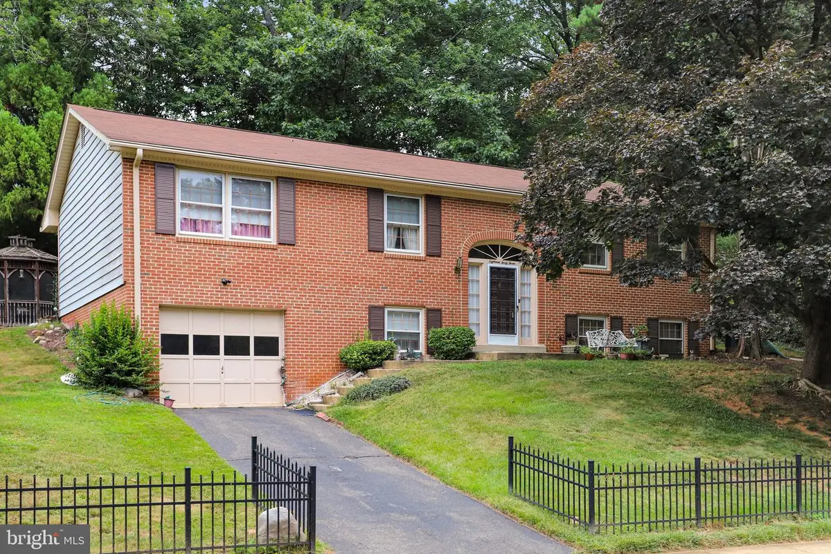 1843 Foxstone Dr, Vienna, VA 22182 - #1