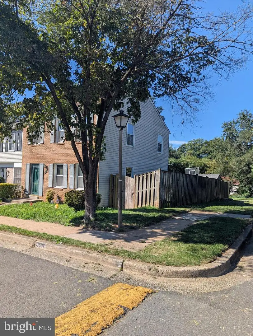 9601 Westport Ln, Burke, VA 22015 - #1
