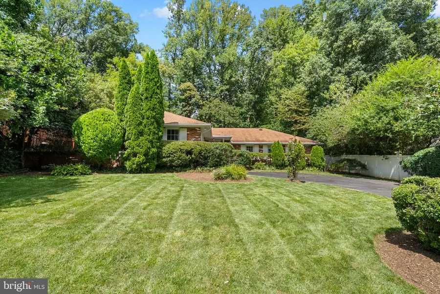 8114 Langbrook Rd, Springfield, VA 22152 - #2