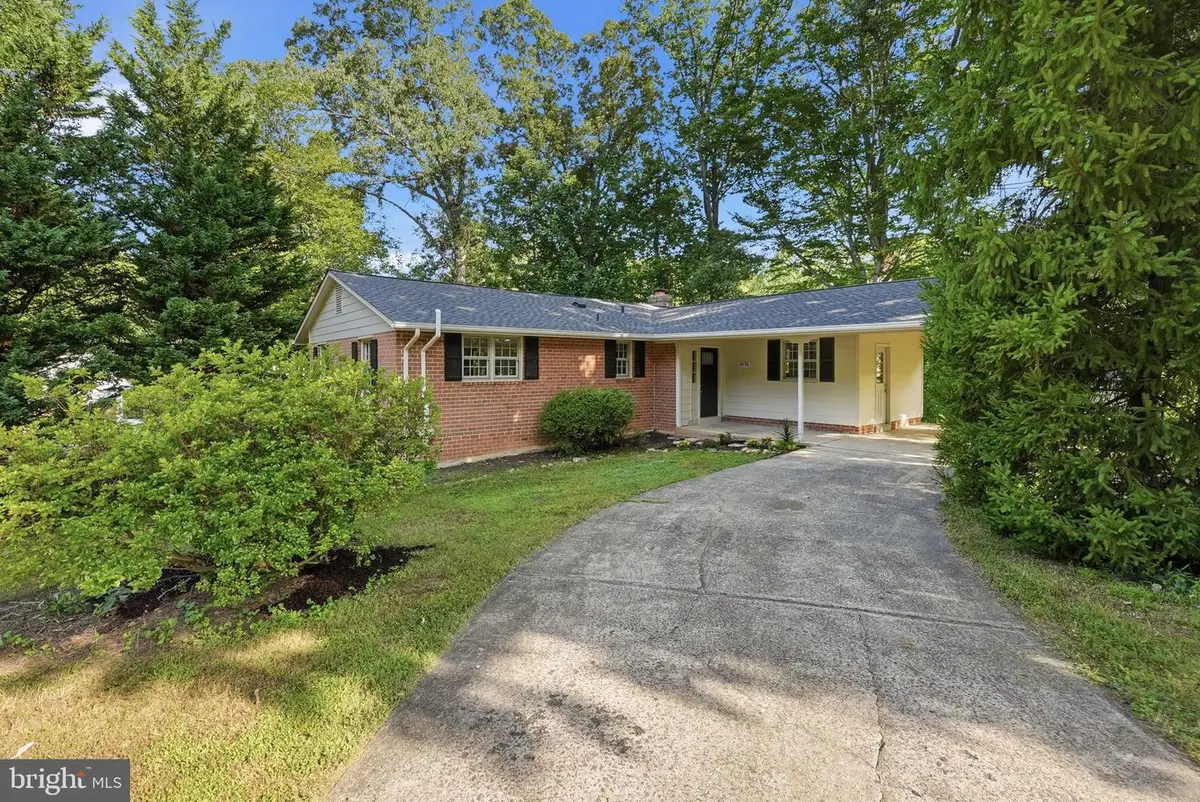 10196 Bessmer Ln, Fairfax, VA 22032 - #1