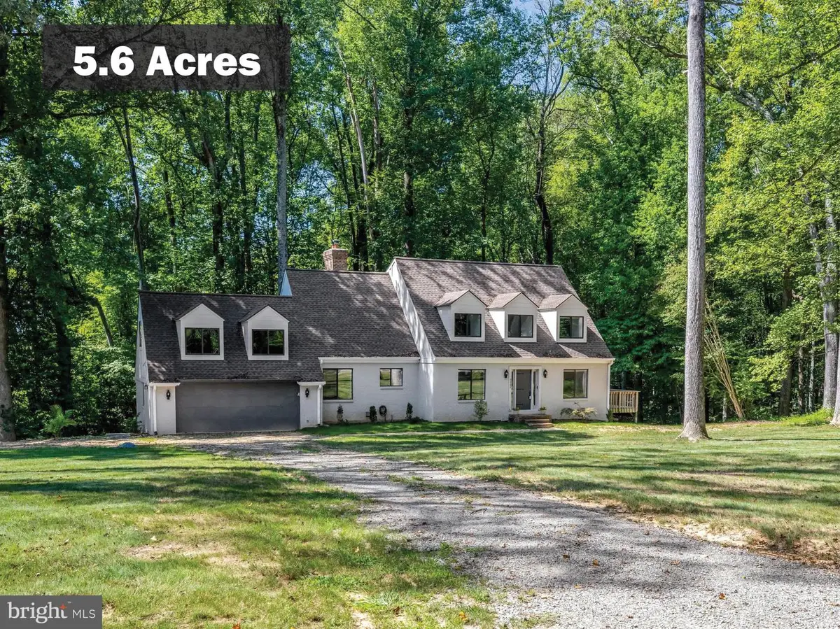9982 Blackberry Ln, Great Falls, VA 22066 - #1