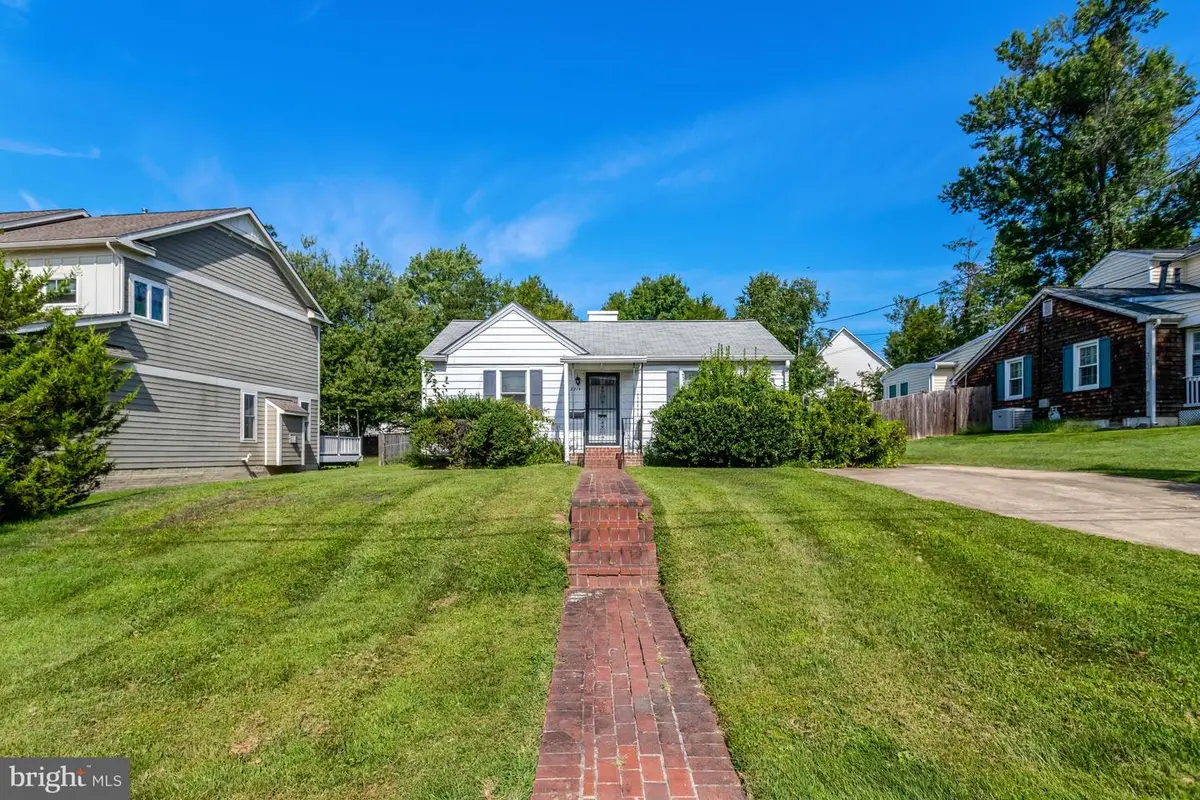 2214 Boxwood Dr, Falls Church, VA 22043 - #1
