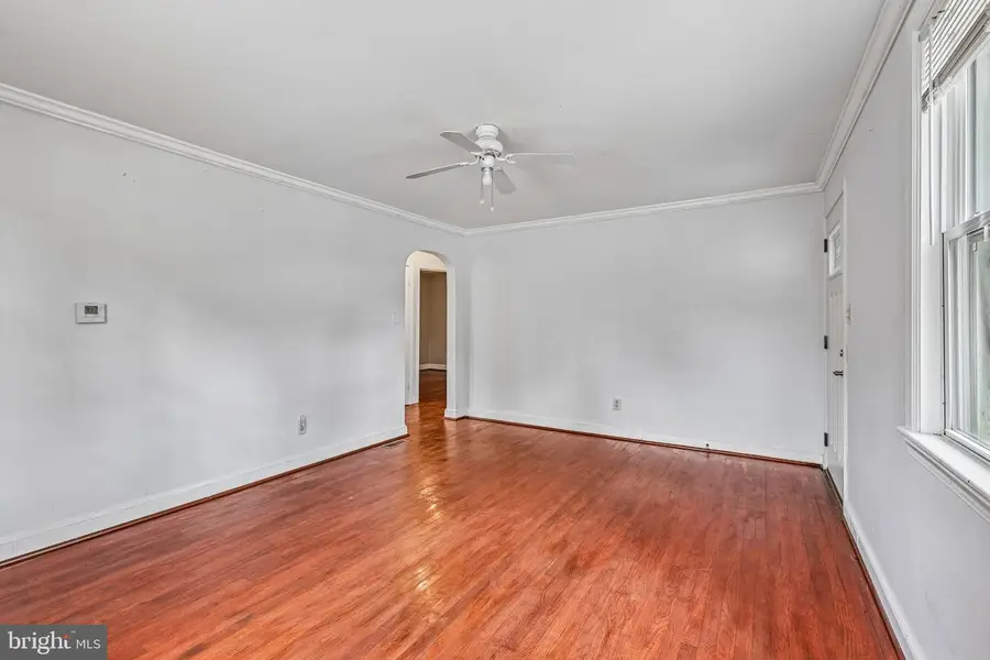 7806 Oak St, Falls Church, VA 22043 - #2