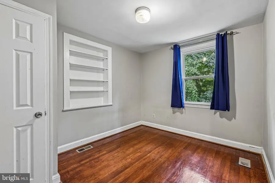 7806 Oak St, Falls Church, VA 22043 - #3