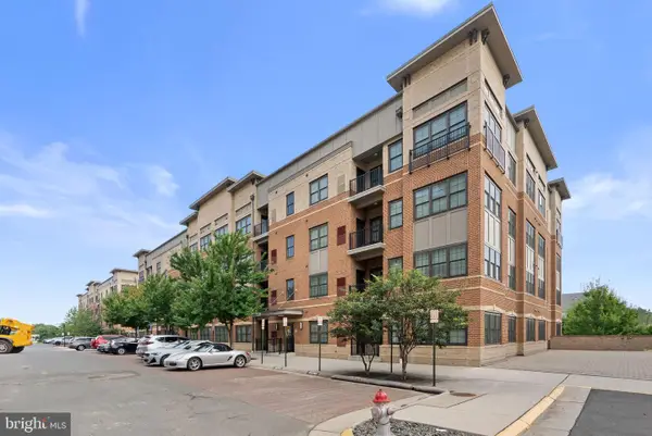 2905 Bleeker St #205, FAIRFAX, VA 22031