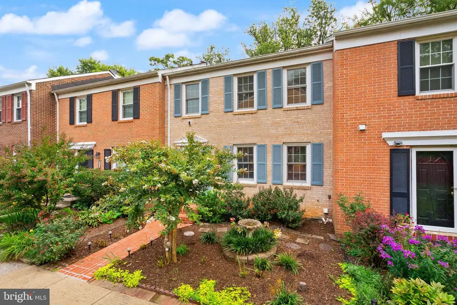 9507 Burdett Rd, Burke, VA 22015 - #3