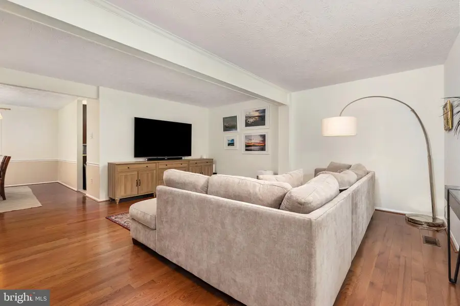 2323 Middle Creek Ln, Reston, VA 20191 - #3