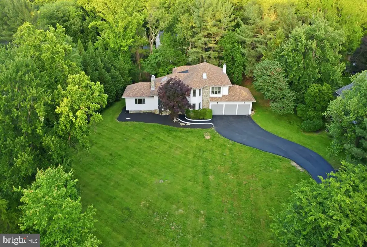 905 Falls Bridge Ln, Great Falls, VA 22066 - #1