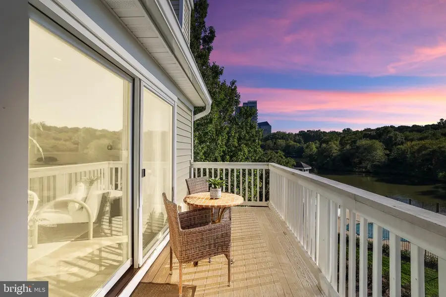 2946 Yarling #2946, Falls Church, VA 22042 - #2