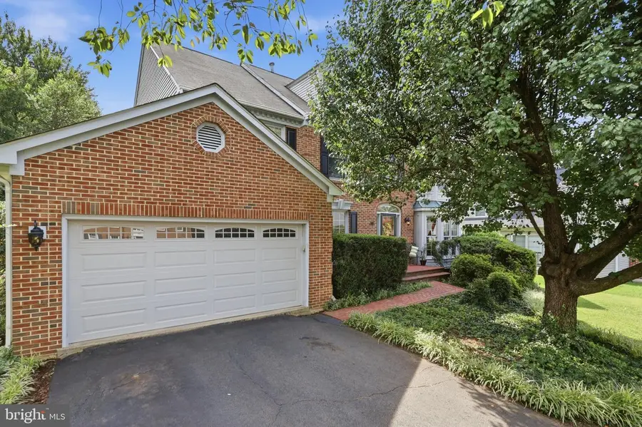 808 Autumn Breeze Ct, Herndon, VA 20170 - #3