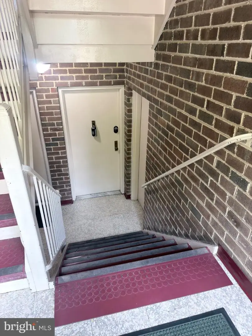 9709 Kings Crown Ct #2, Fairfax, VA 22031 - #3