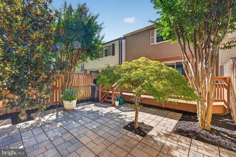 7319 Golden Horseshoe Ct, Springfield, VA 22153 - #2