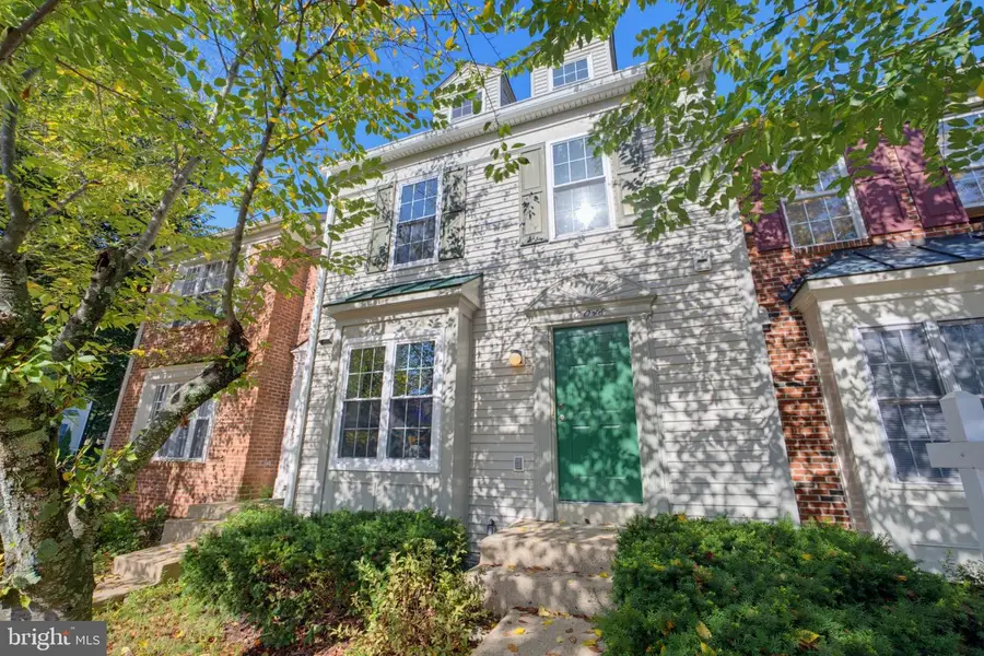 6048 Raina Dr, Centreville, VA 20120 - #2