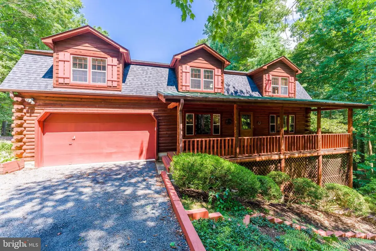 10898 Woodleaf Ln, Great Falls, VA 22066 - #1