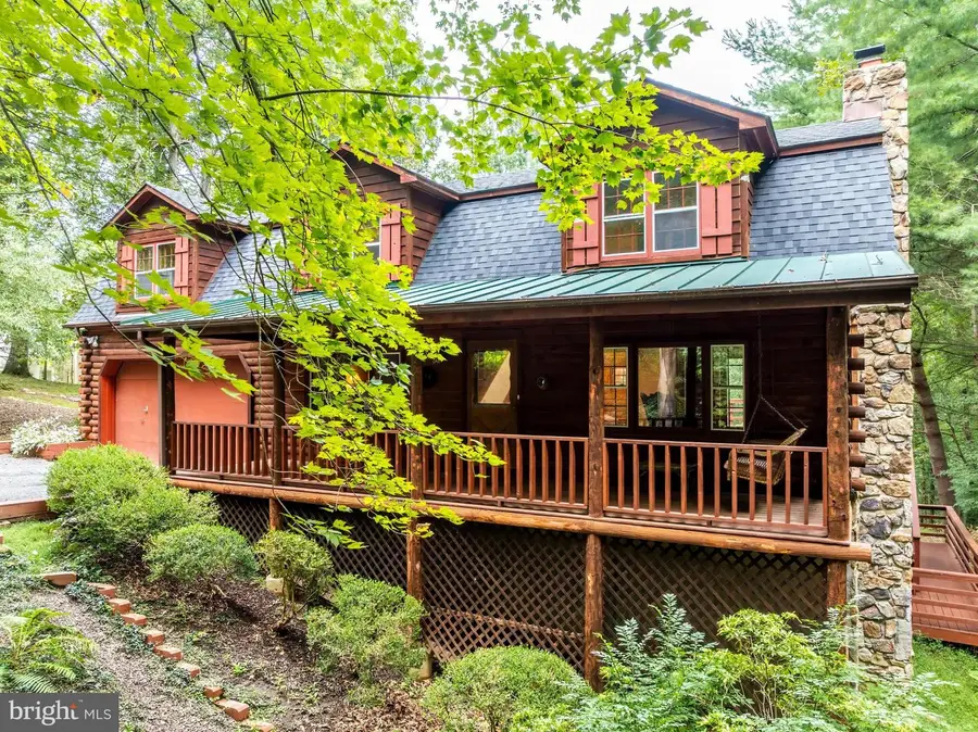 10898 Woodleaf Ln, Great Falls, VA 22066 - #3