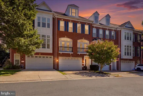4363 Patriot Park Ct, FAIRFAX, VA 22030