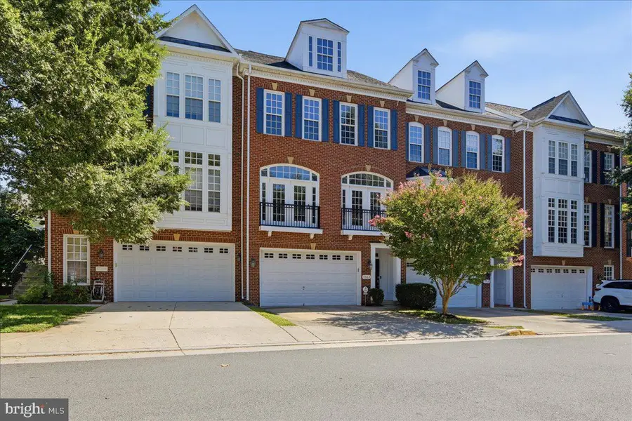 4363 Patriot Park Ct, Fairfax, VA 22030 - #2