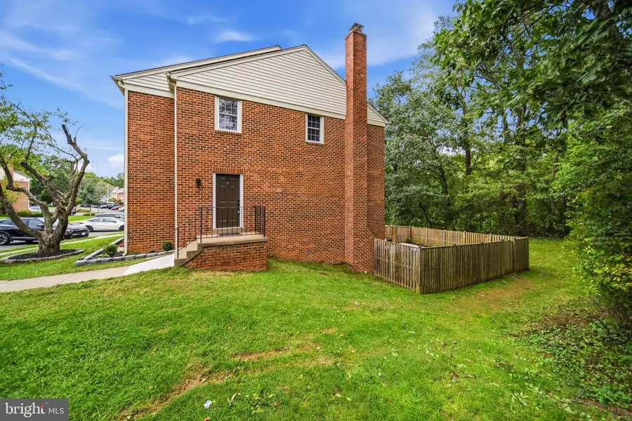 9735 Lakepointe Dr, Burke, VA 22015 - #2