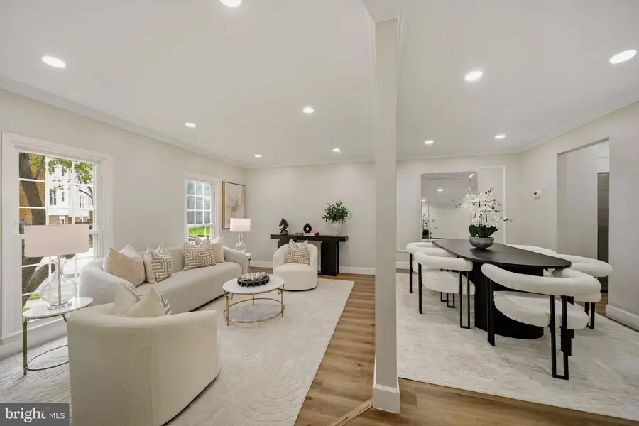 9735 Lakepointe Dr, Burke, VA 22015 - #3