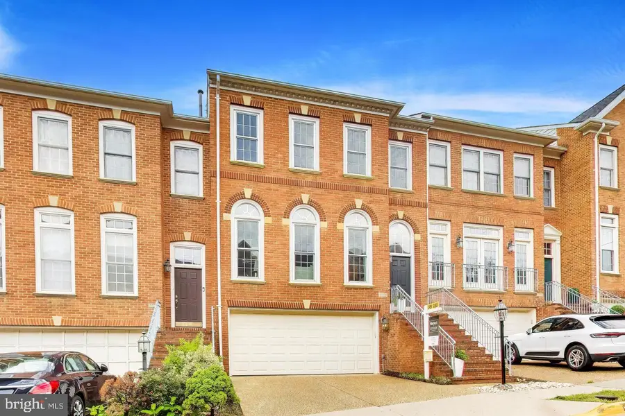 8026 Kidwell Town Ct, Vienna, VA 22182 - #2