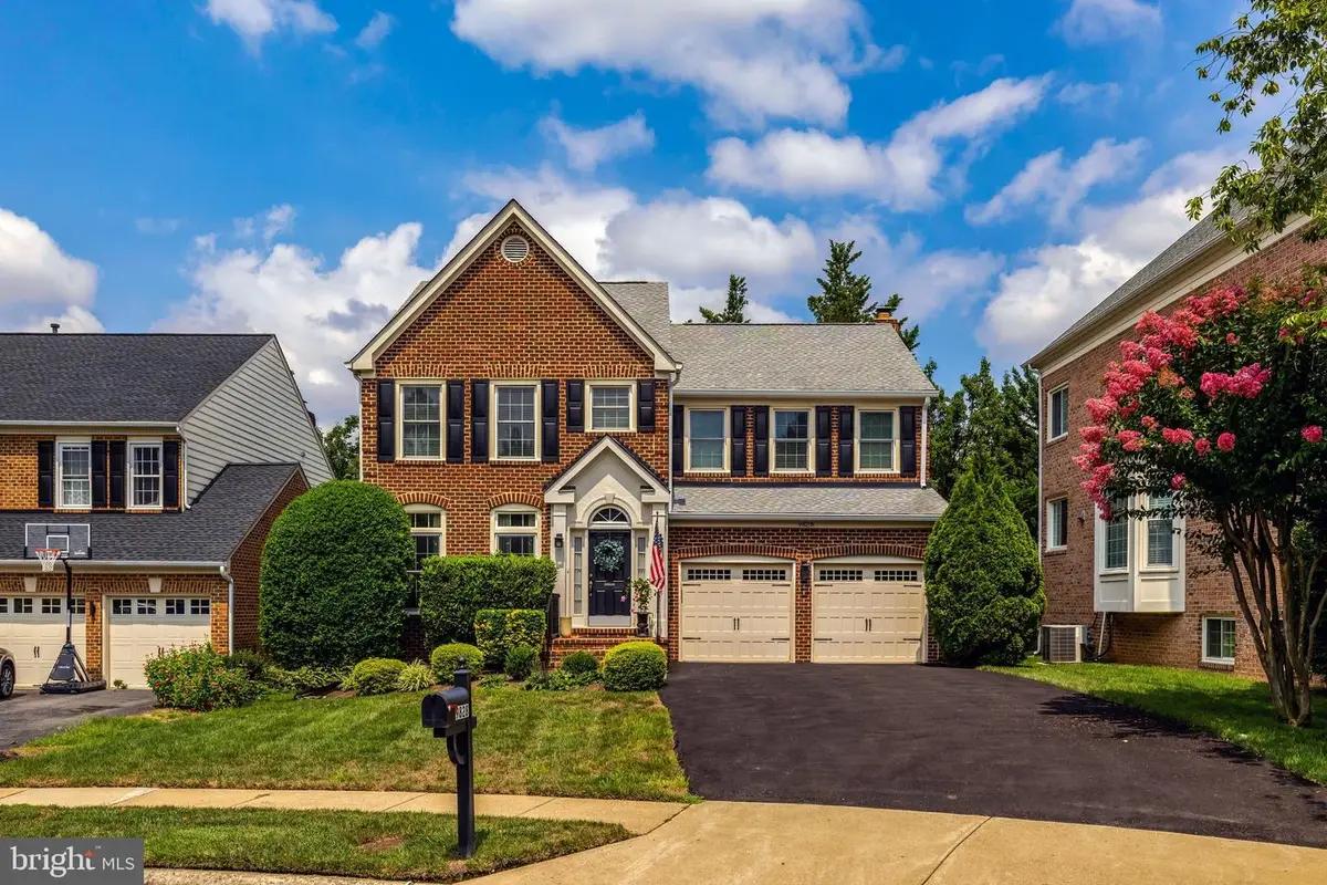 9828 Fox Rest Ln, Vienna, VA 22181 - #1