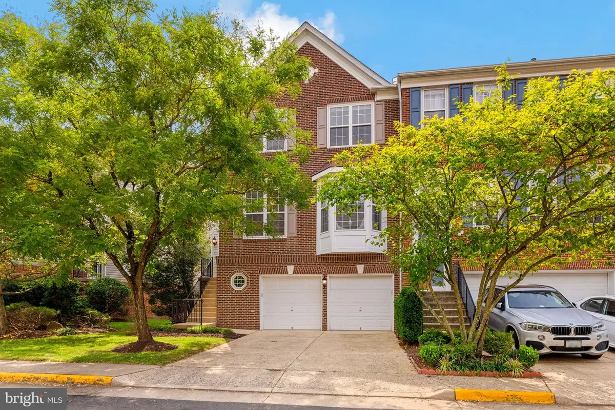 9331 Branch Side Ln, Fairfax, VA 22031 - #1
