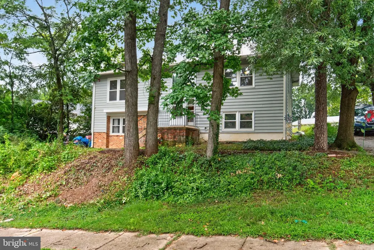 7004 Grove Rd, Alexandria, VA 22306 - #1