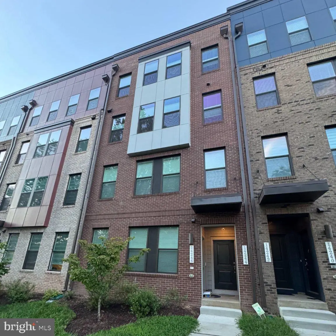 14244 Newbrook Dr, Chantilly, VA 20151 - #1