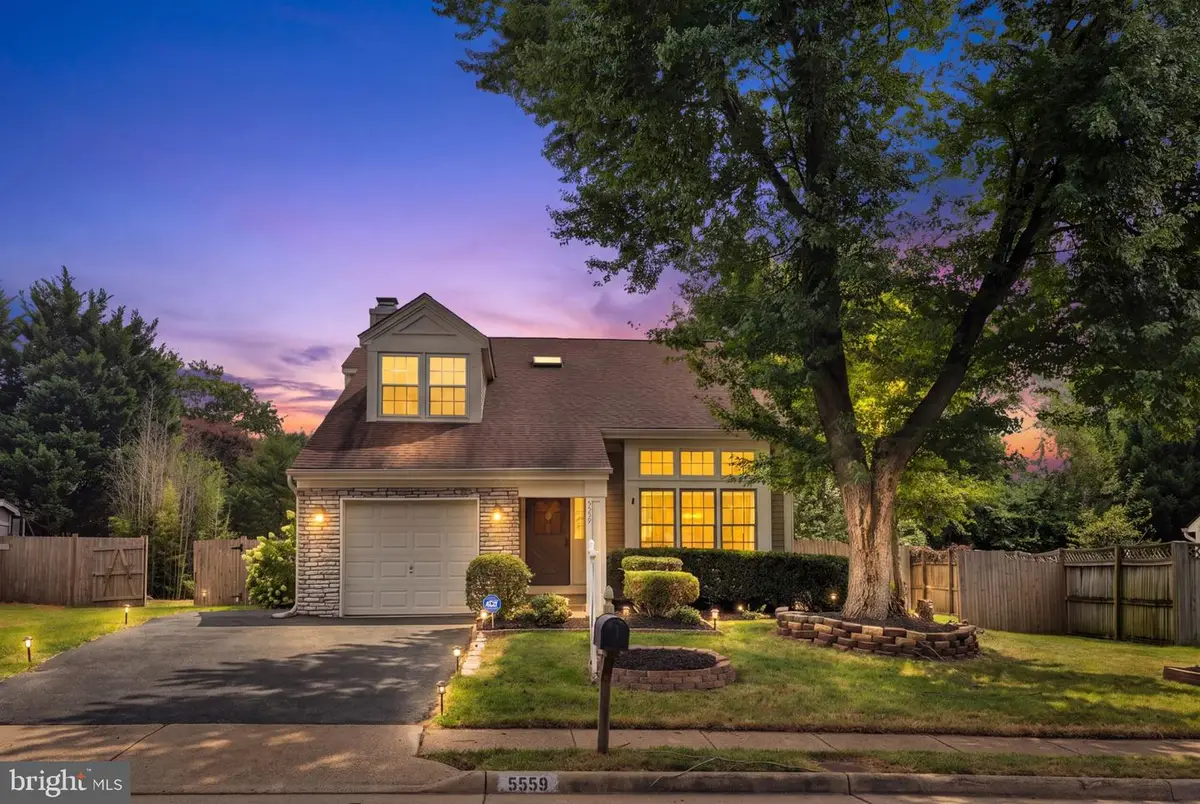 5559 Sequoia Farms Dr, Centreville, VA 20120 - #1