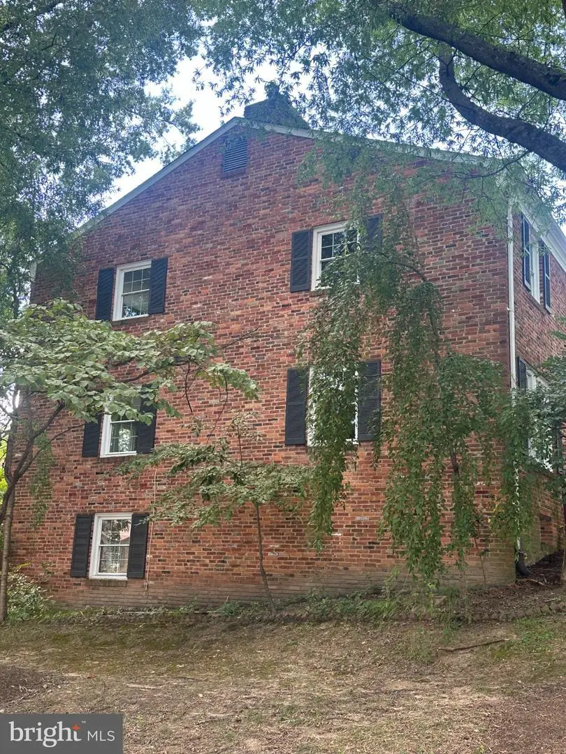 9280 Bailey Ln, Fairfax, VA 22031 - #3