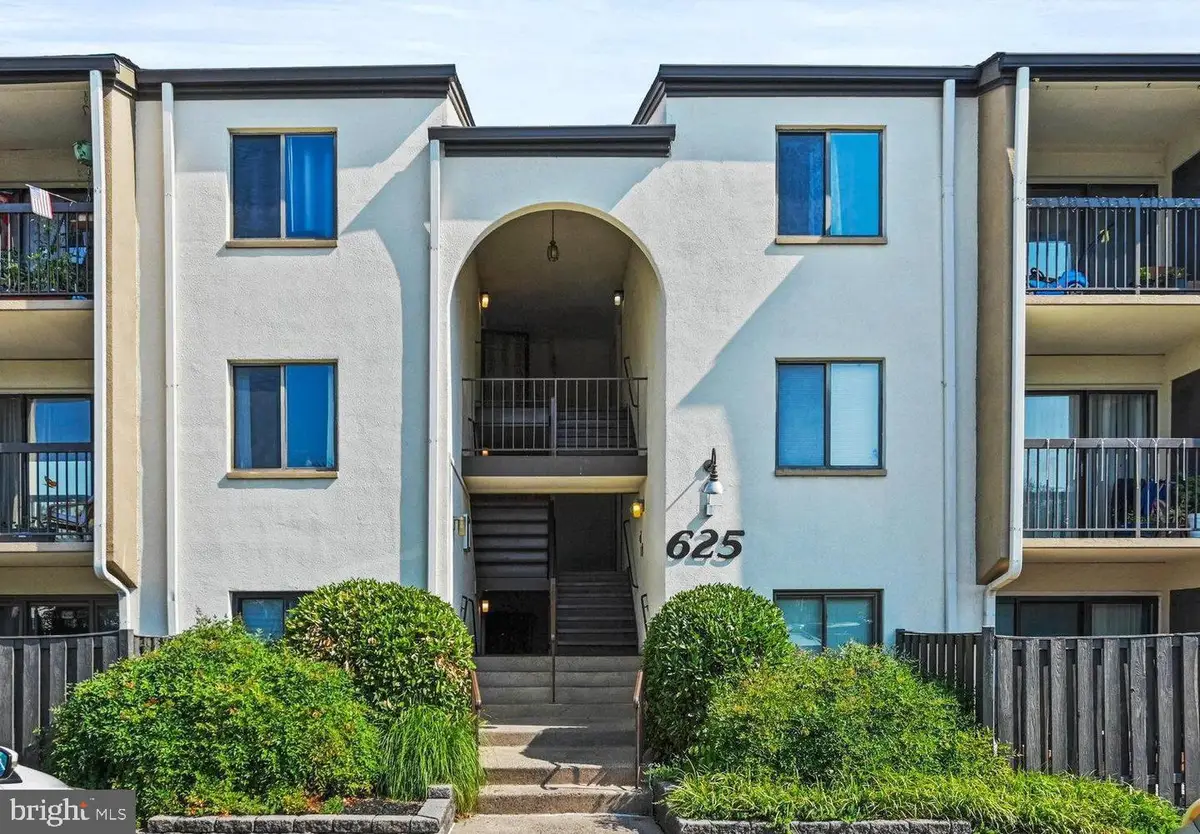 625 Center St #t3, Herndon, VA 20170 - #1