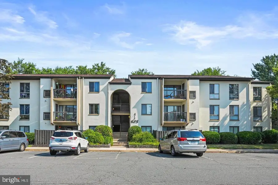 625 Center St #t3, Herndon, VA 20170 - #2