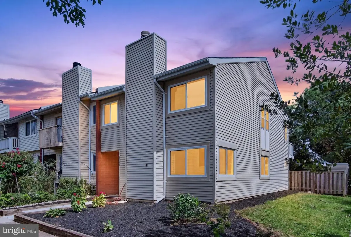 13300 Schwenger Pl, Herndon, VA 20170 - #1