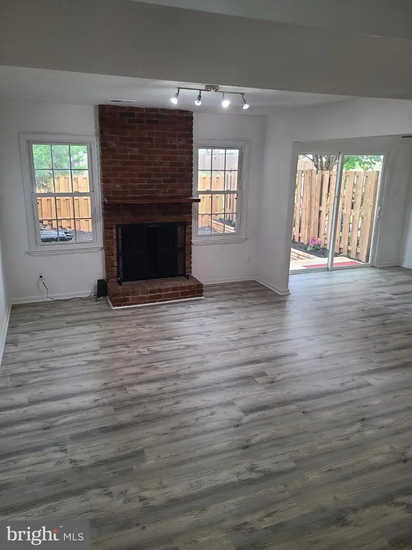 5569 Kendrick Ln, Burke, VA 22015 - #3
