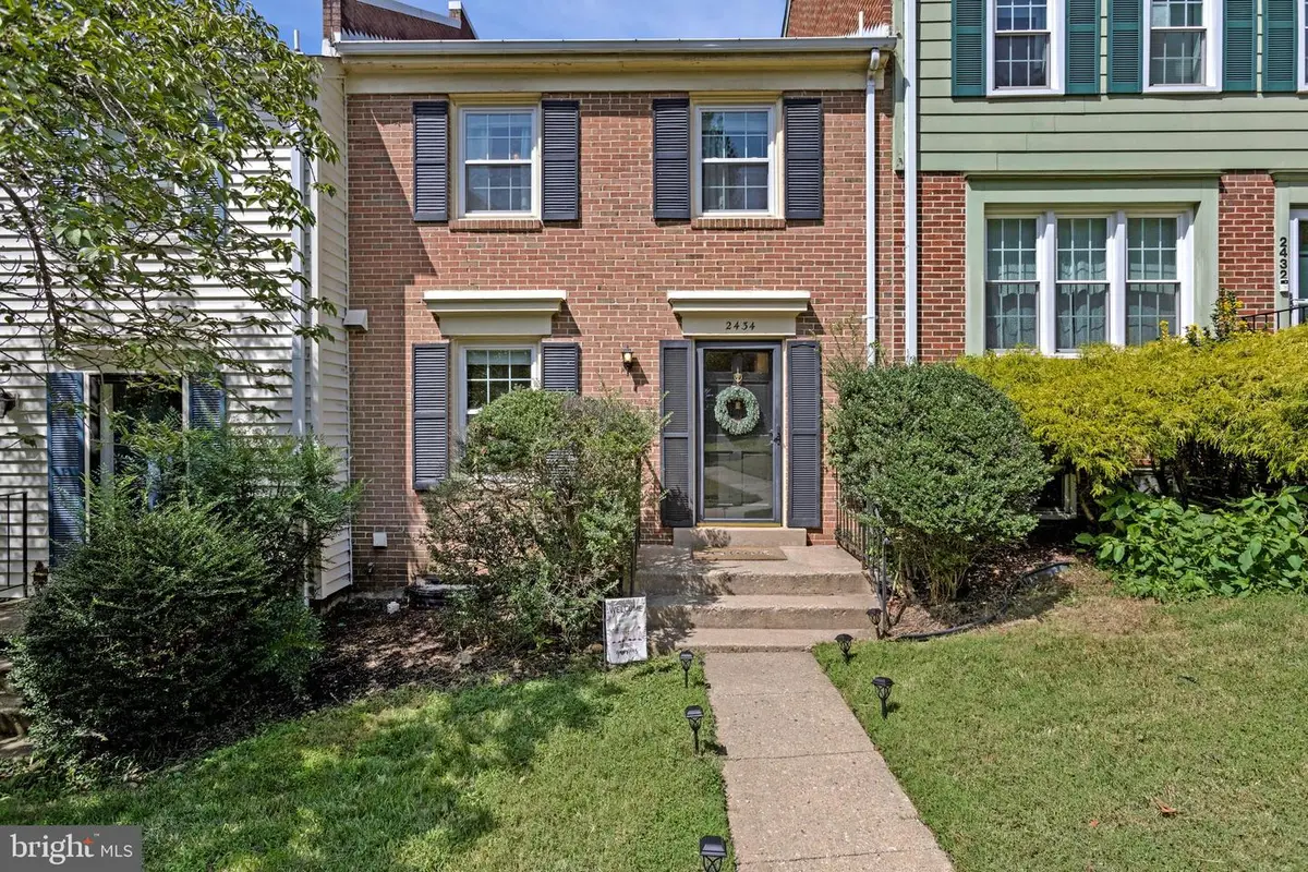 2434 Windbreak Dr, Alexandria, VA 22306 - #1