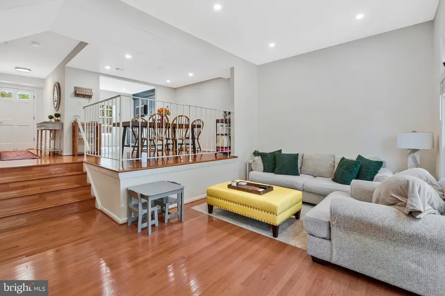 2434 Windbreak Dr, Alexandria, VA 22306 - #2