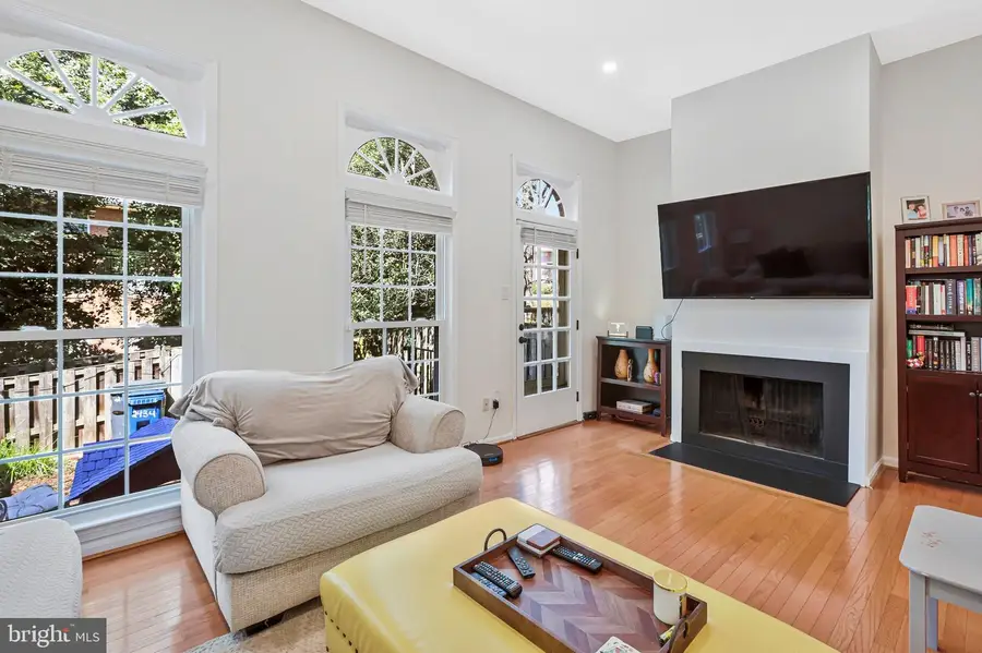 2434 Windbreak Dr, Alexandria, VA 22306 - #3