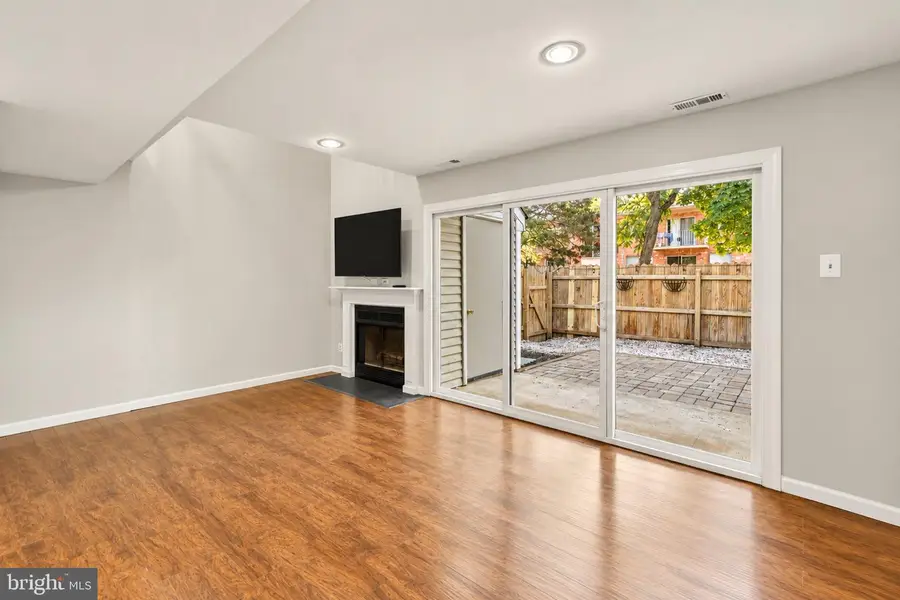 807 Locust St #5, Herndon, VA 20170 - #3