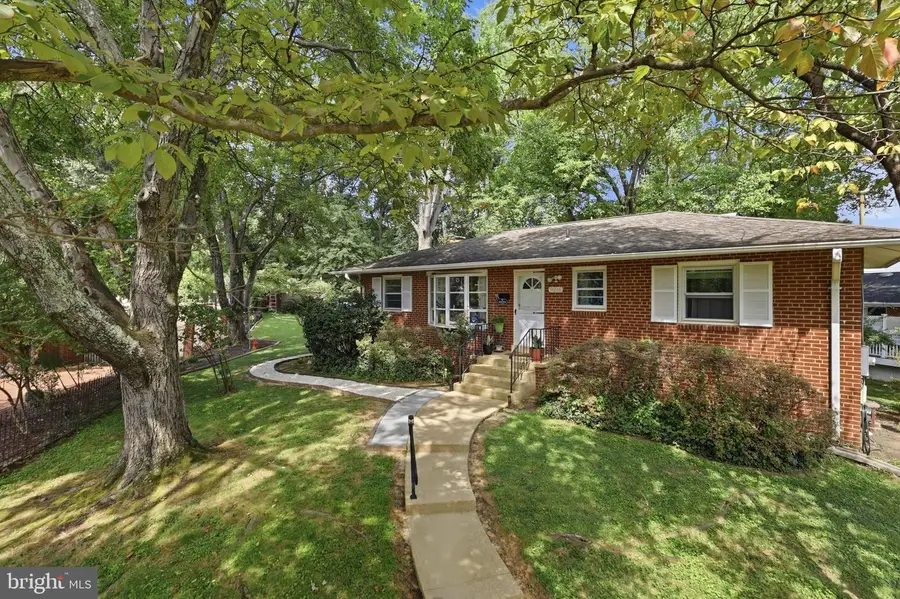 9216 Brian Dr, Vienna, VA 22180 - #3